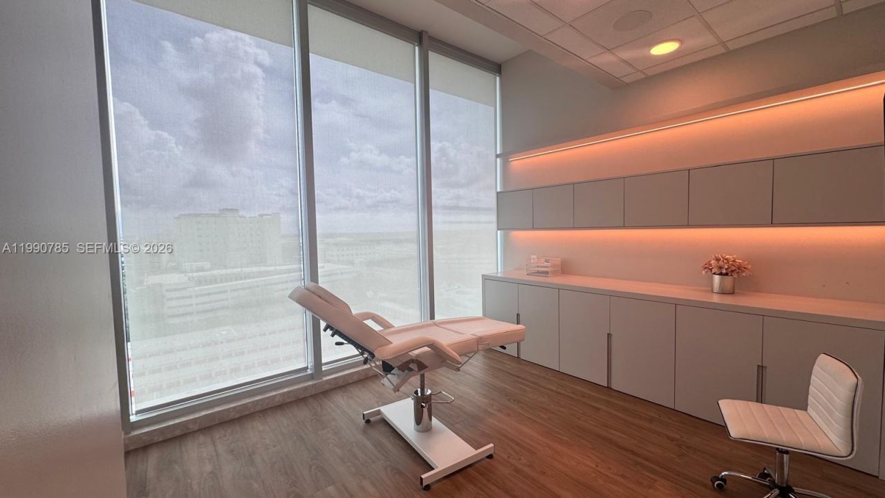 2820 NE 214th St , Unit 1004, Aventura, FL 33180 Photo