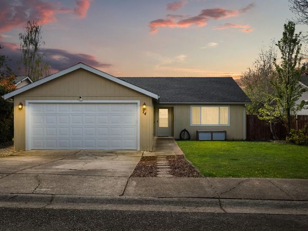 74 Eagle View Drive, Eagle Point, OR 97524