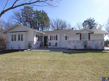 10430 Weeks Drive , Lincoln, NE 68516