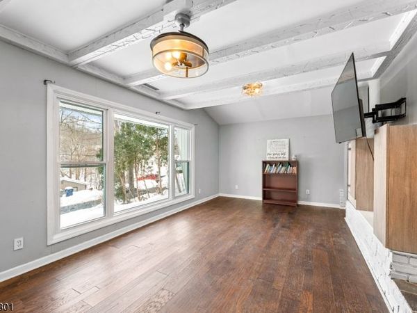 50 E Shore Dr, Vernon, NJ 07462