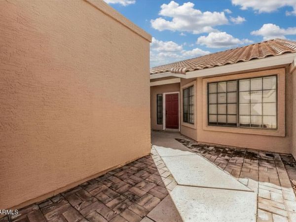 83 W Calle De Arcos, Tempe, AZ 85284