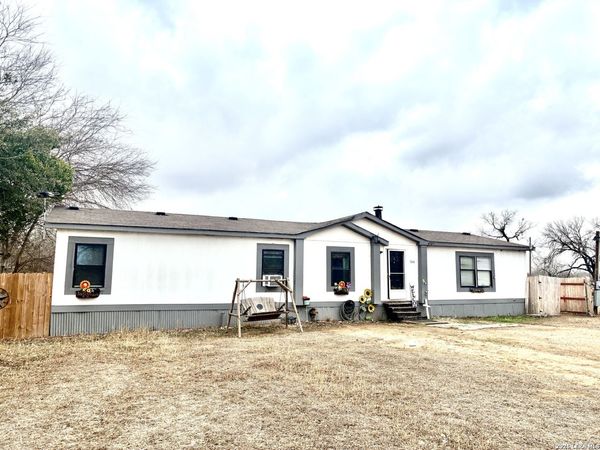 506 Maple, Jourdanton, TX 78026