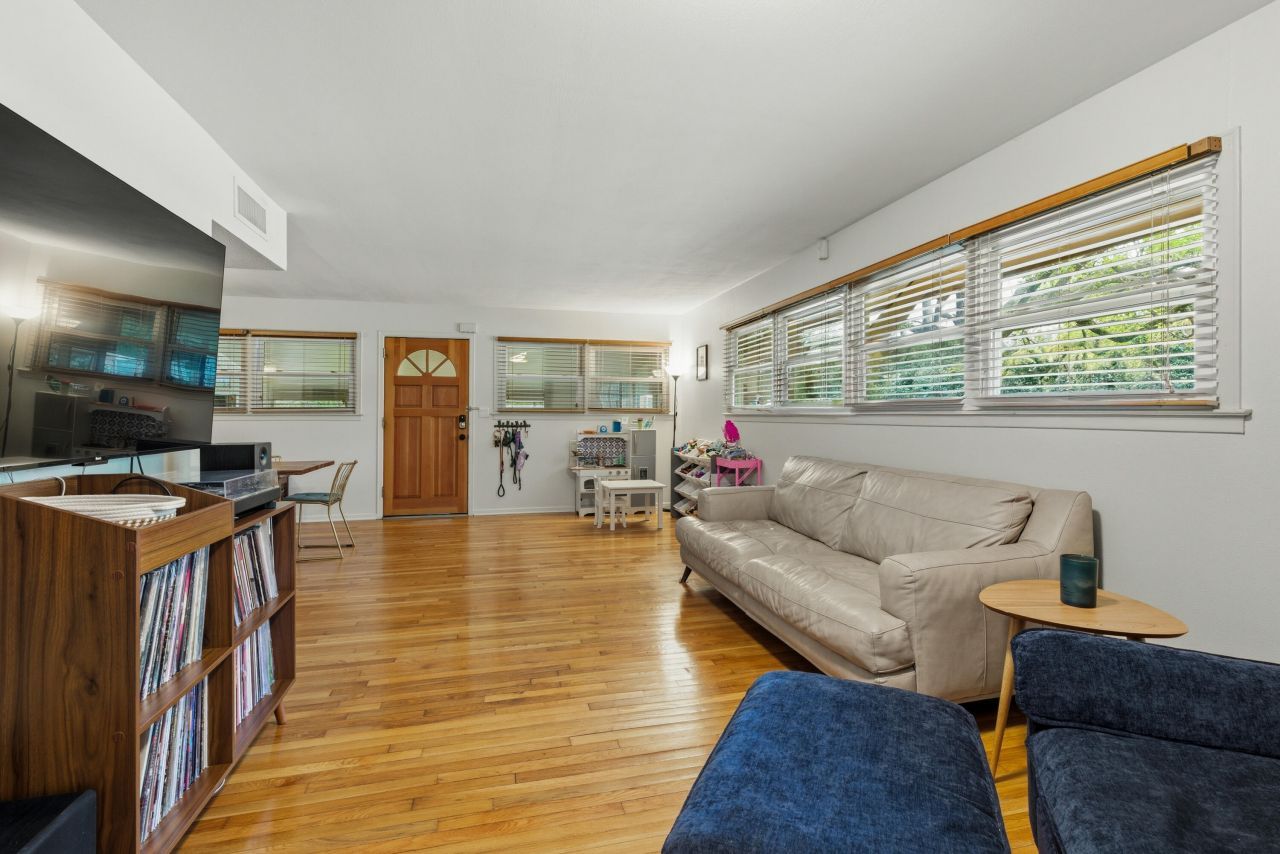 368 Lynwood Drive Photo 10