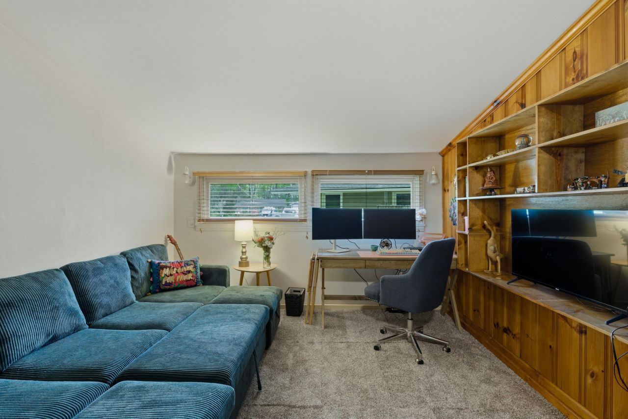 368 Lynwood Drive Photo 11