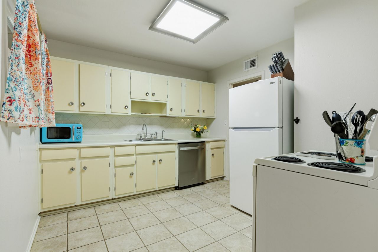 368 Lynwood Drive Photo 12