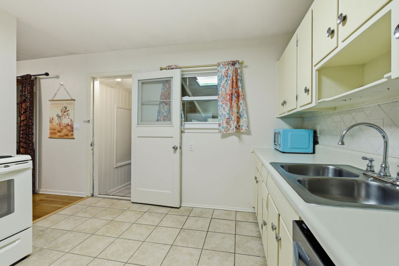 368 Lynwood Drive Photo 14