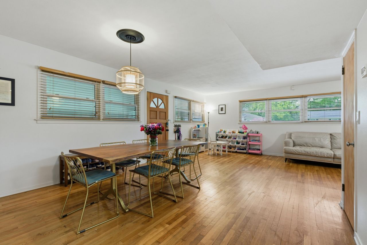 368 Lynwood Drive Photo 16