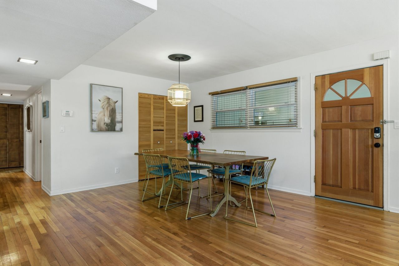 368 Lynwood Drive Photo 6