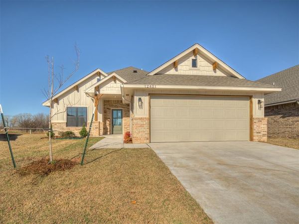 12401 Dolche Vita Drive, Yukon, OK 73099