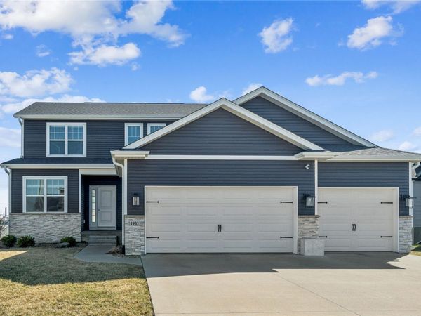 1903 Wycliffe Court SW, Cedar Rapids, IA 52404