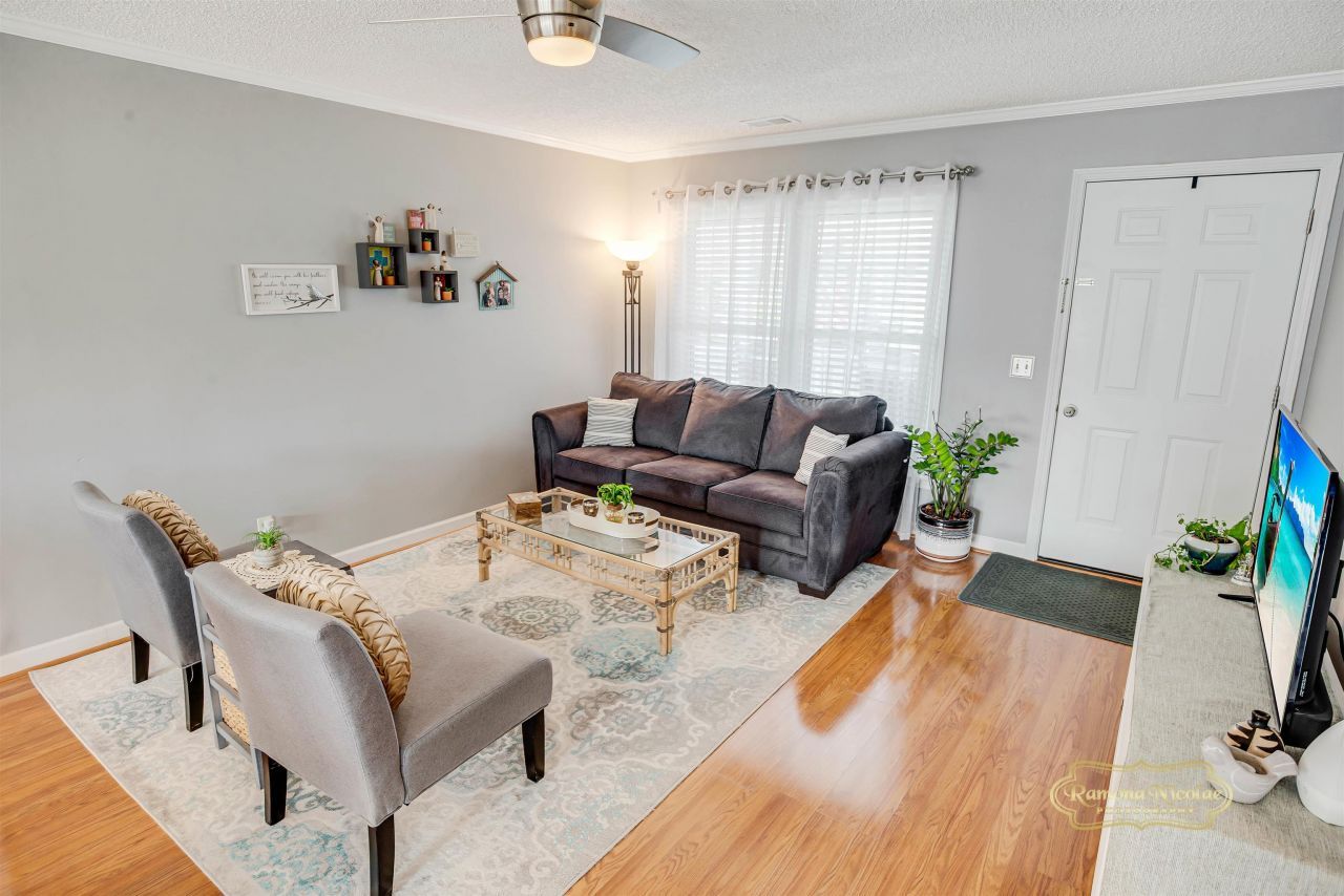 9452 Timber Row Photo 7