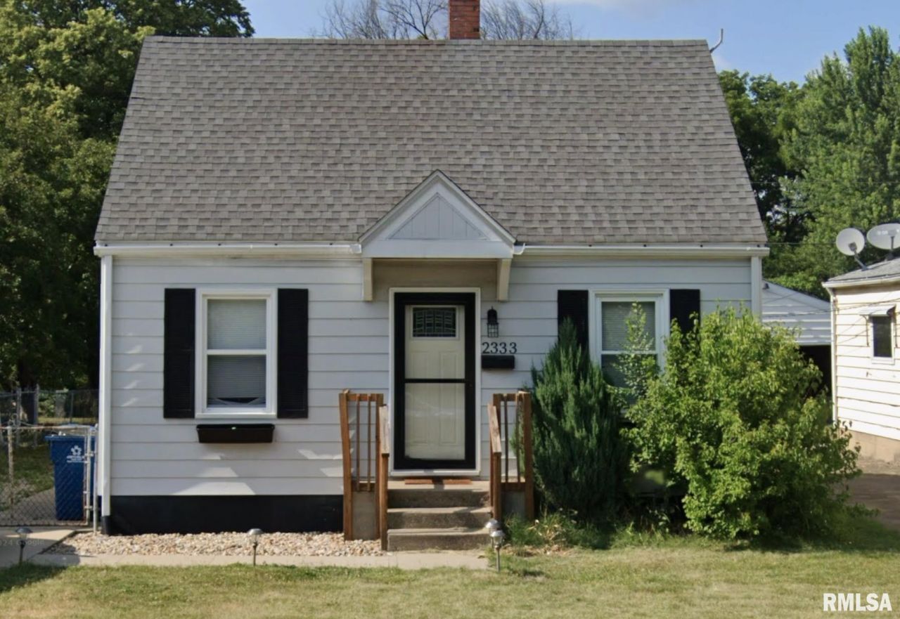 2333 E Keys Avenue, Grandview, IL 62702 Main Photo