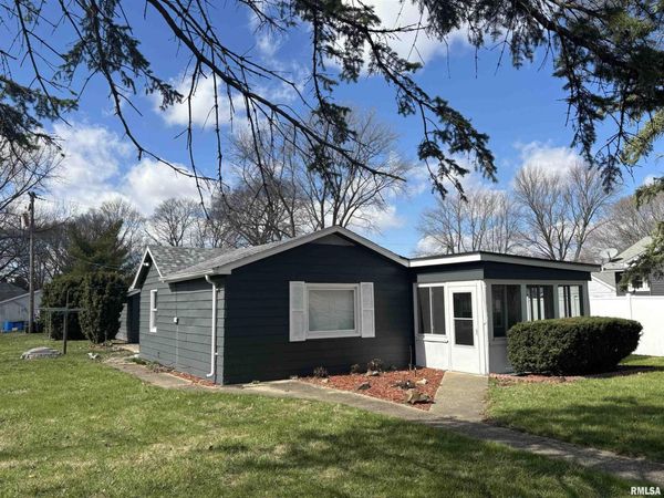 405 S Gillett Street, Elkhart, IL 62634