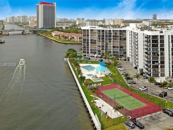 200 Leslie Dr , Unit 425, Hallandale Beach, FL 33009