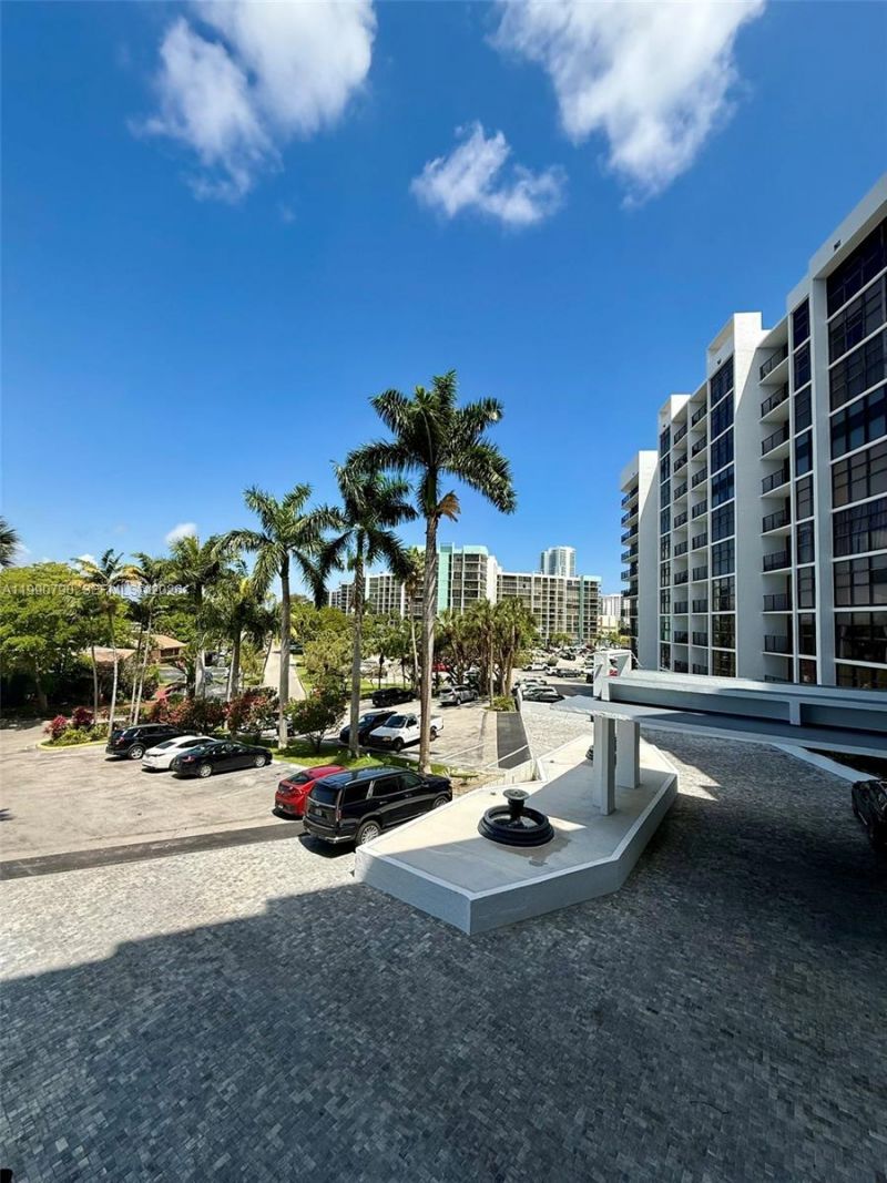 200 Leslie Dr , Unit 425, Hallandale Beach, FL 33009 Photo