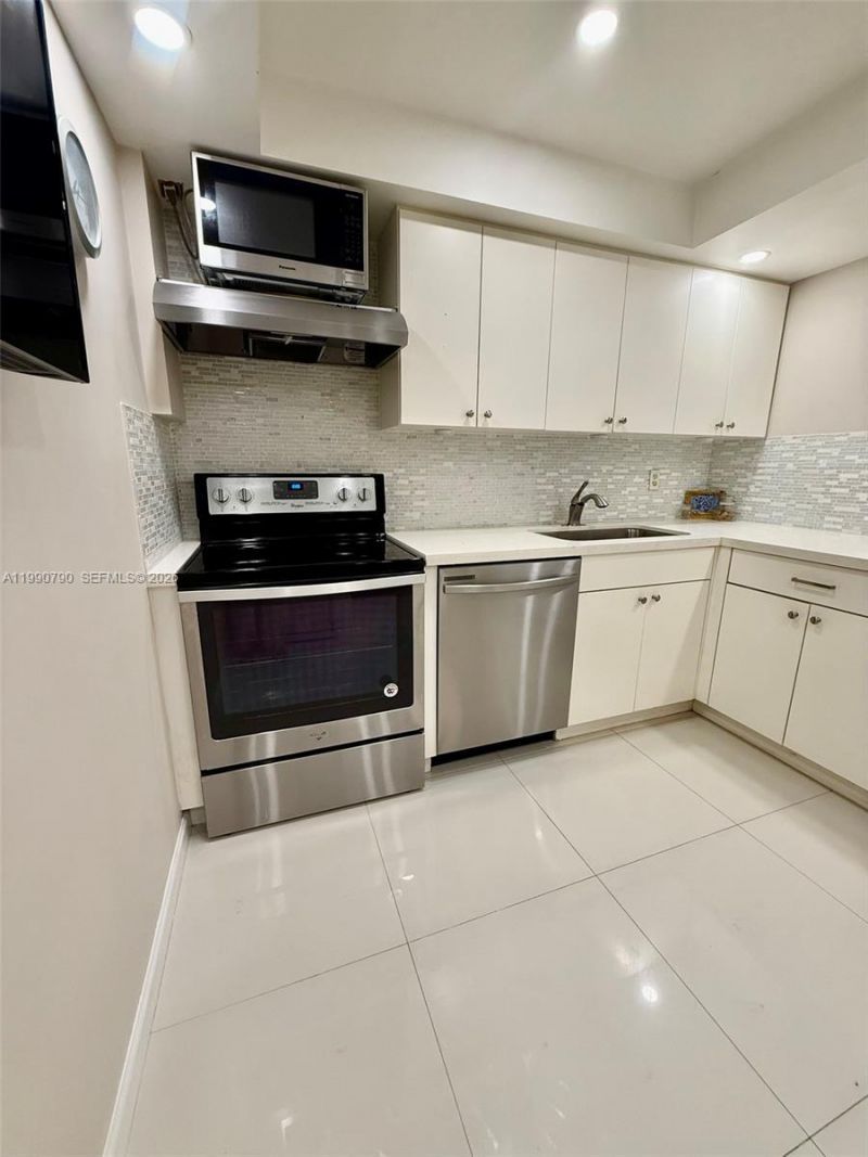 200 Leslie Dr , Unit 425, Hallandale Beach, FL 33009 Photo