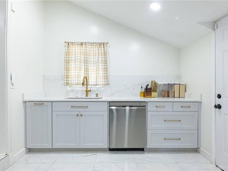 566 Wyoming Street, Dayton, OH 45410 Photo 7