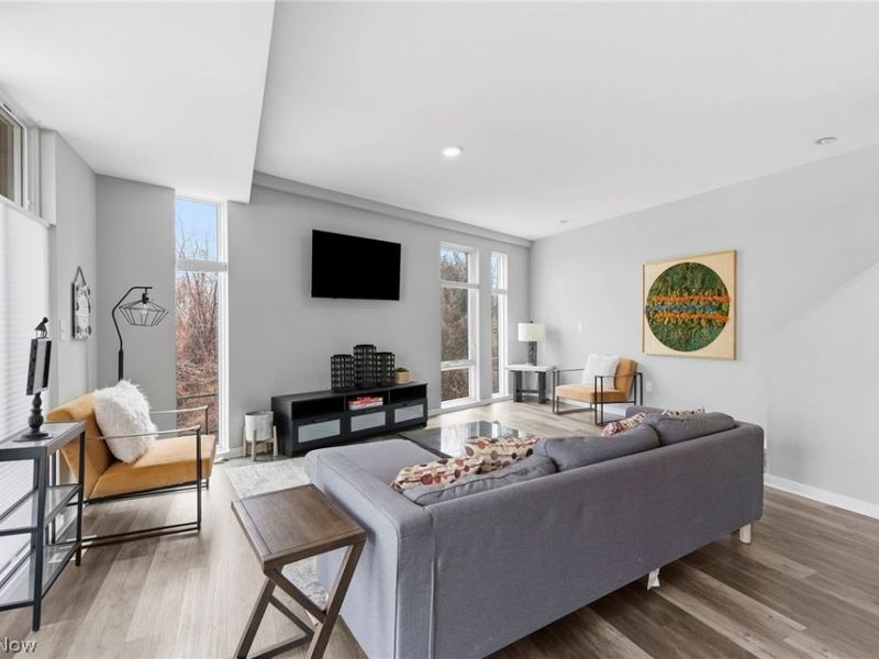 402 Jefferson Avenue, Cleveland, OH 44113 Photo 10