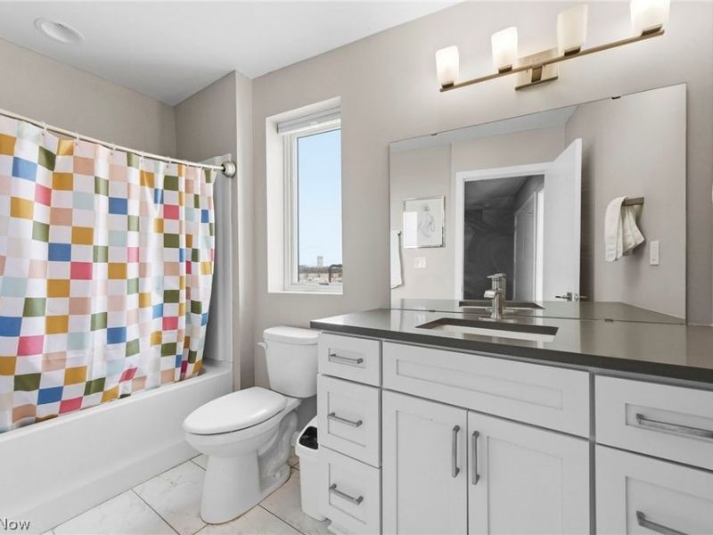 402 Jefferson Avenue, Cleveland, OH 44113 Photo 16