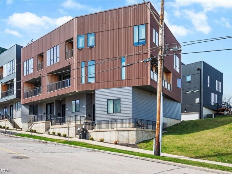 402 Jefferson Avenue, Cleveland, OH 44113 Photo 2