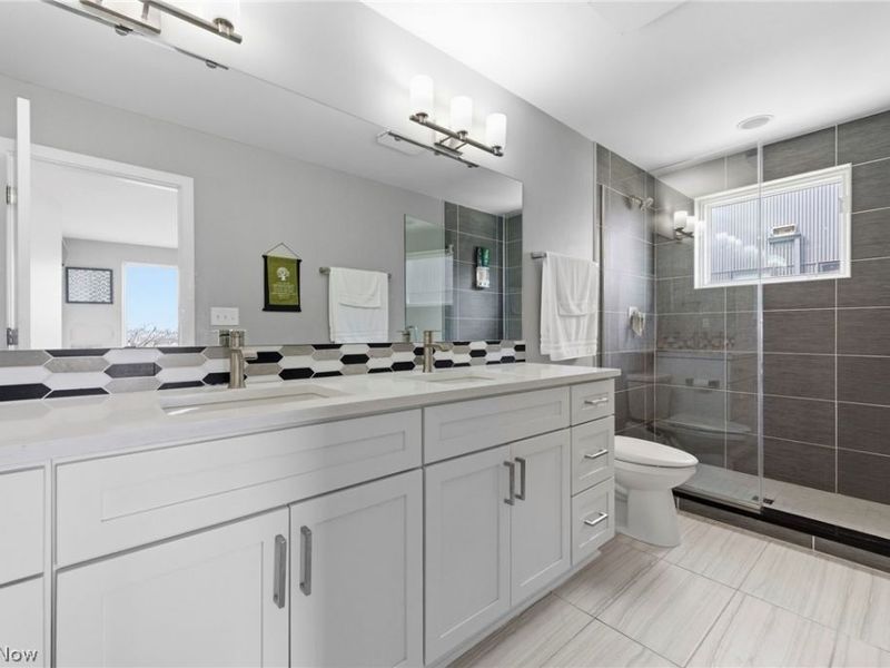 402 Jefferson Avenue, Cleveland, OH 44113 Photo 24