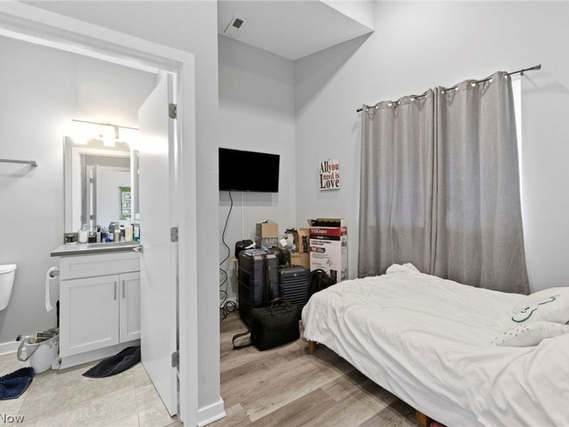 402 Jefferson Avenue, Cleveland, OH 44113 Photo 25