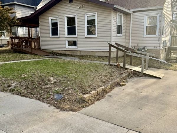 819 Madison Avenue, Dixon, IL 61021