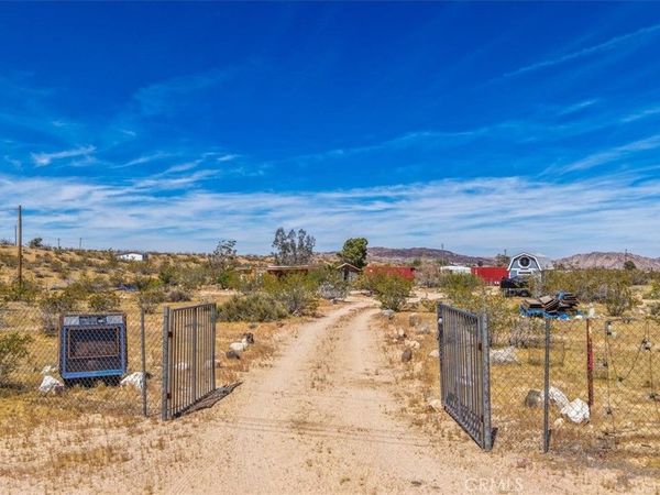 1022 Chuckawalla Road, Landers, CA 92285