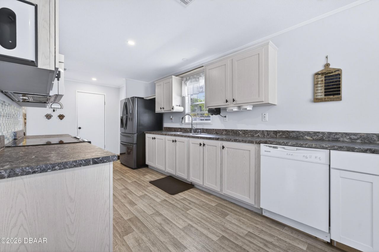5266 Pineland Avenue, Port Orange, FL 32127 Photo