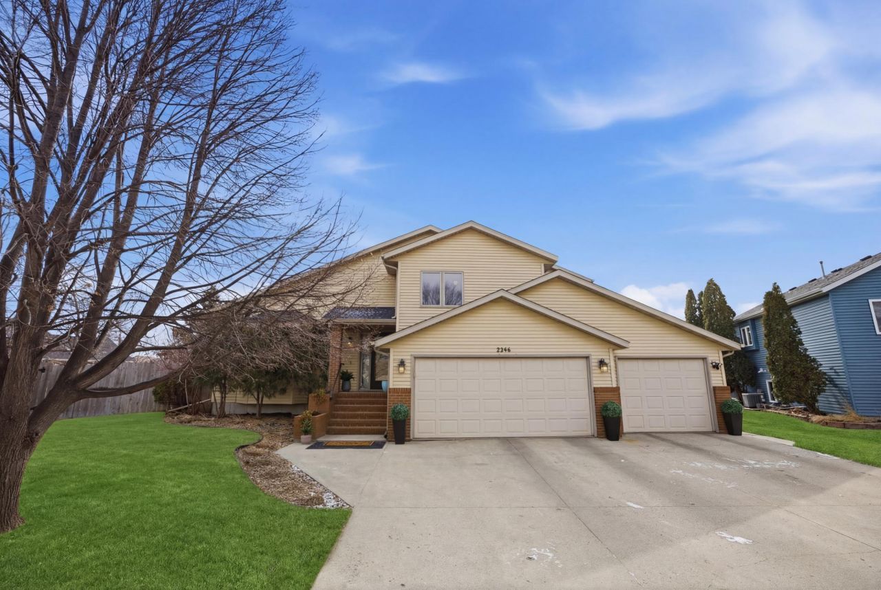 2846 33rd Street S, Fargo, ND 58103 Main Photo