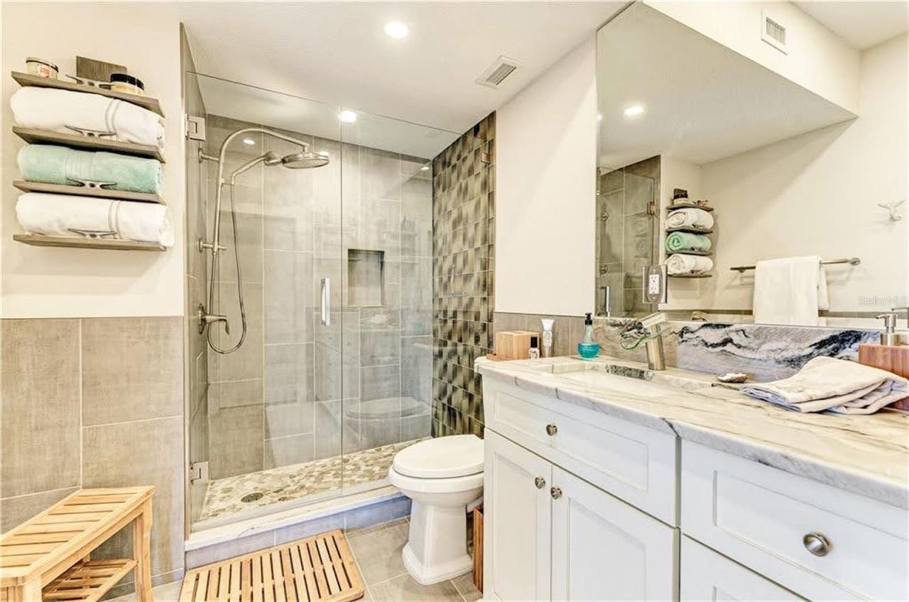 1 Benjamin Franklin Drive , Unit 3, Sarasota, FL 34236 Photo