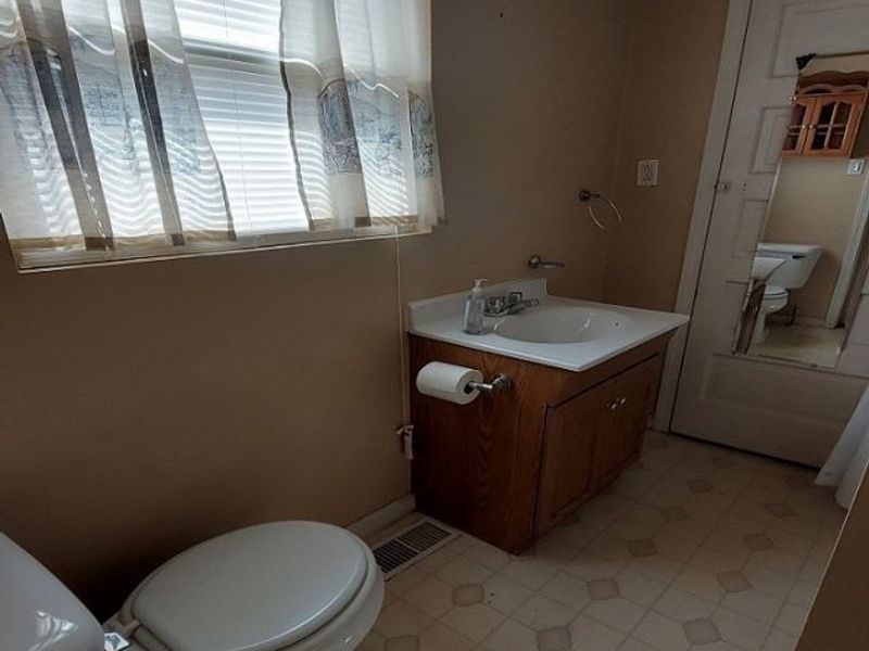 307 Freeman Street, Toronto, OH 43964 Photo 12