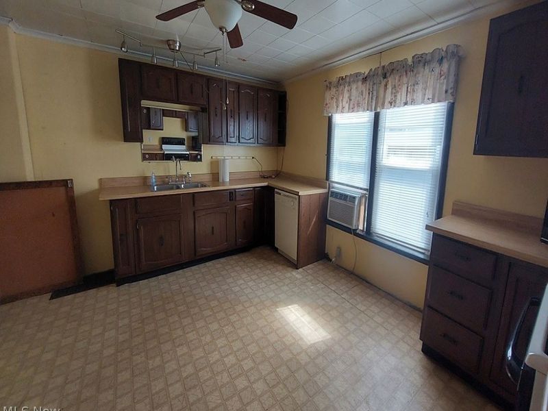 307 Freeman Street, Toronto, OH 43964 Photo 6