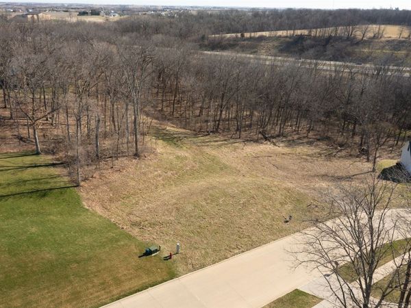 3025 Forrest Meadow Lane , Hiawatha, IA 52233