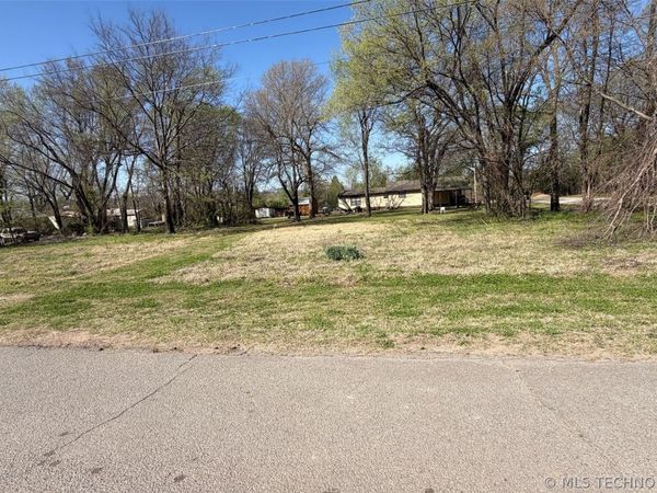 506 S Flint Avenue , Stilwell, OK 74960