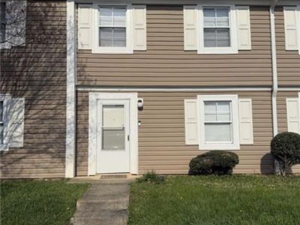 5735 Bramblegate Road , Unit B, Greensboro, NC 27409