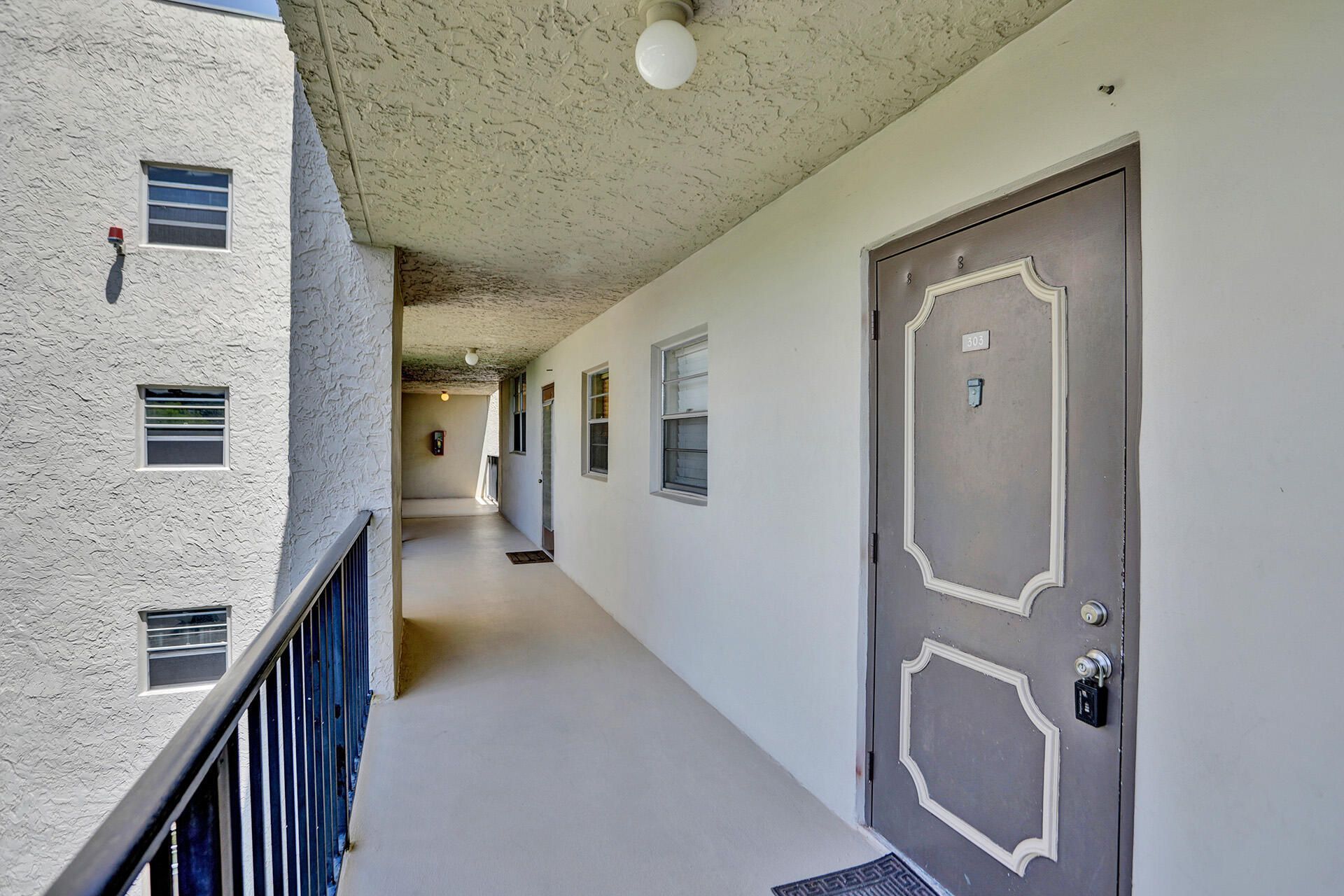 9480 Poinciana Place, Unit 304, Davie, FL 33324 Photo