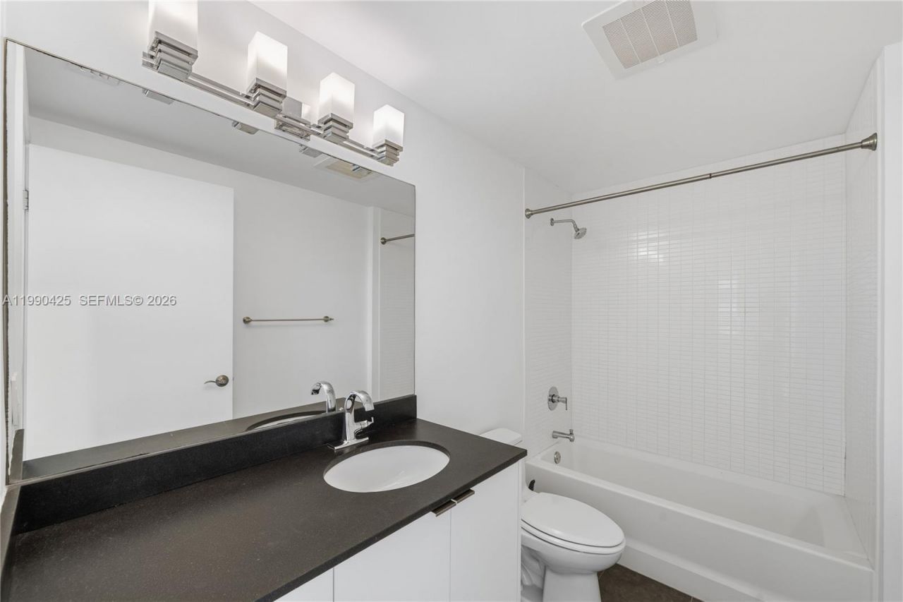 7935 East Dr , Unit 504, North Bay Village, FL 33141 Photo