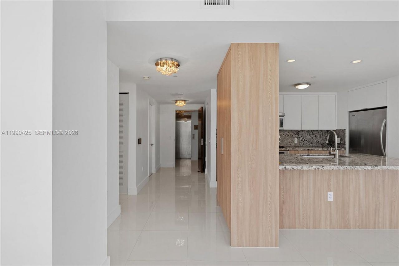 7935 East Dr , Unit 504, North Bay Village, FL 33141 Photo