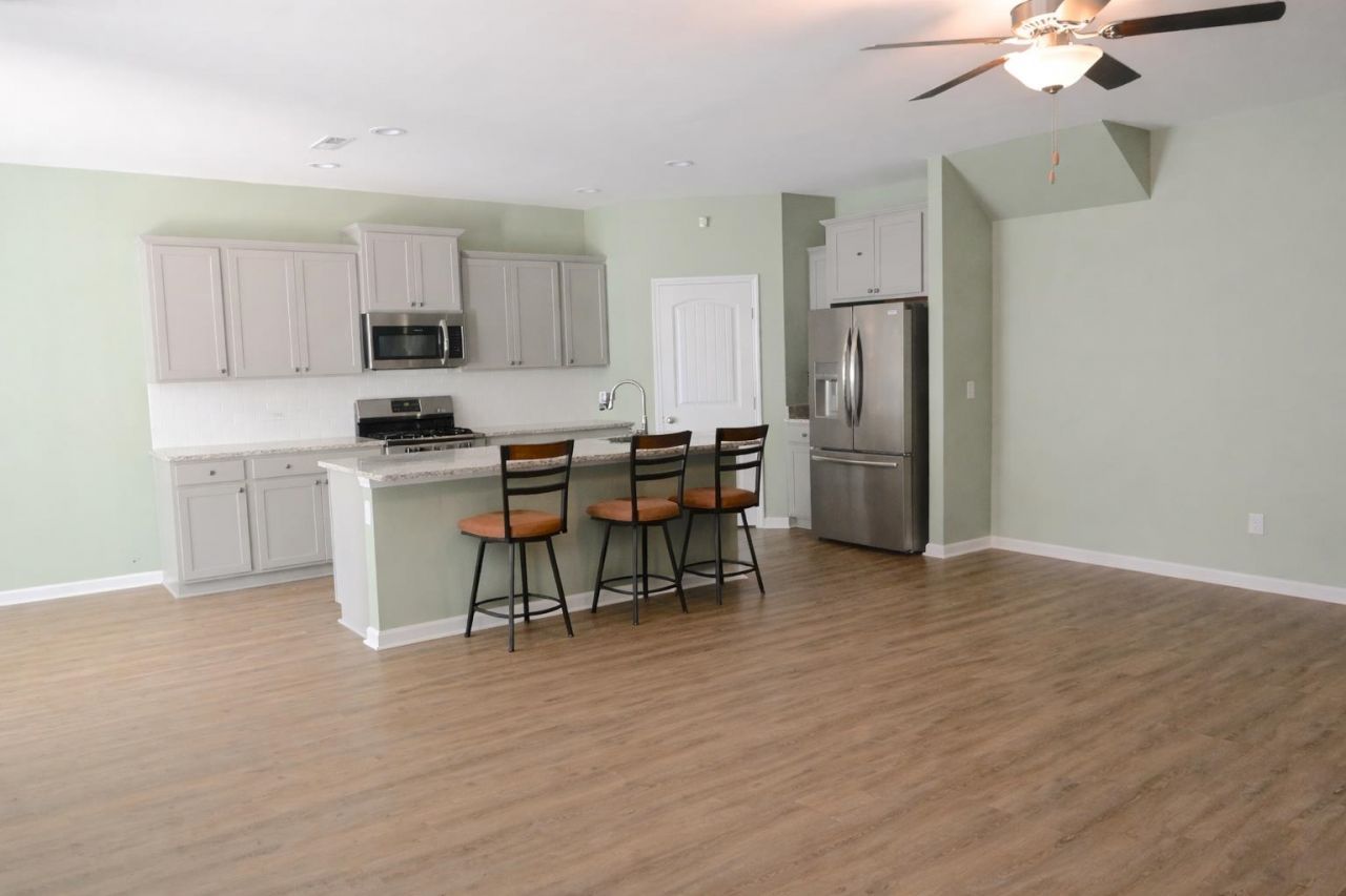2604 Seaport Circle Photo 5