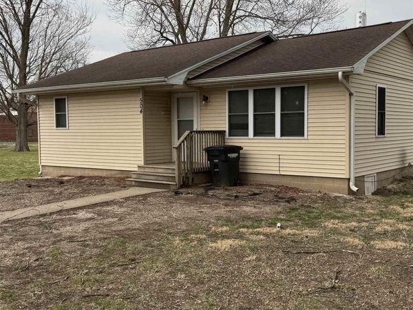 504 Pleasant Street, Oakville, IA 52646