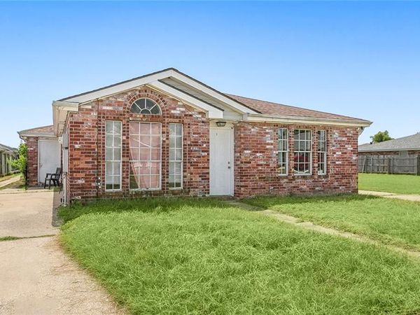 9100 02 TITANS Drive , Chalmette, LA 70043