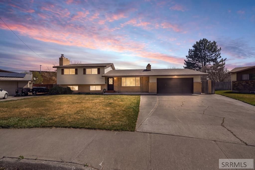 1920 Riviera Circle primary photo