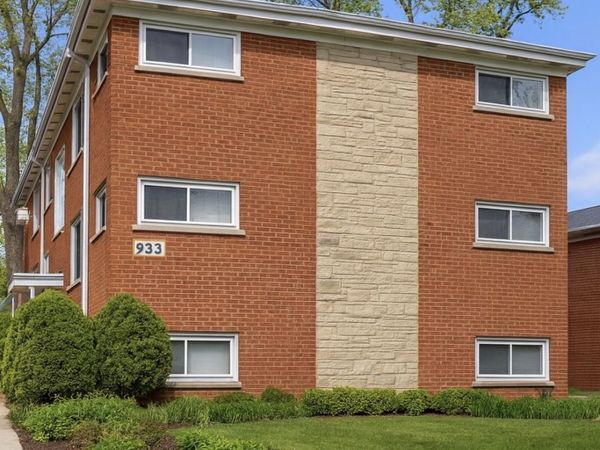 933 College Avenue , Unit A, Wheaton, IL 60187