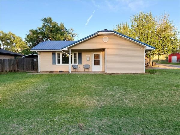 408 S 5th Street, Hammon, OK 73650