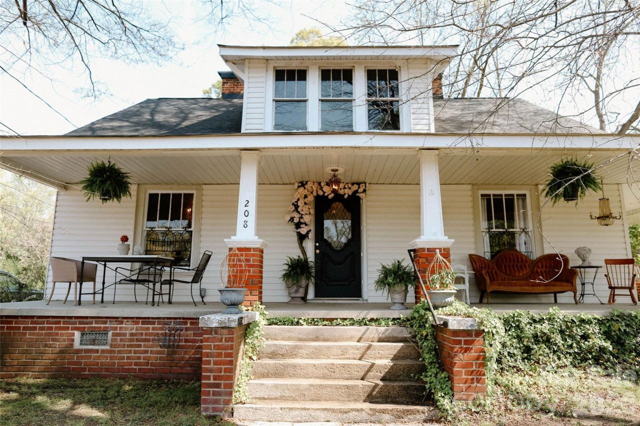 208 Locust Street, Kannapolis, NC 28081 Main Photo