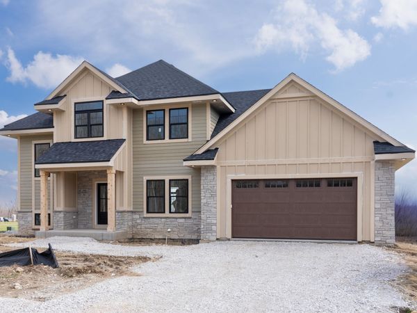 N66W21075 Sweet Clover Dr, Menomonee Falls, WI 53051