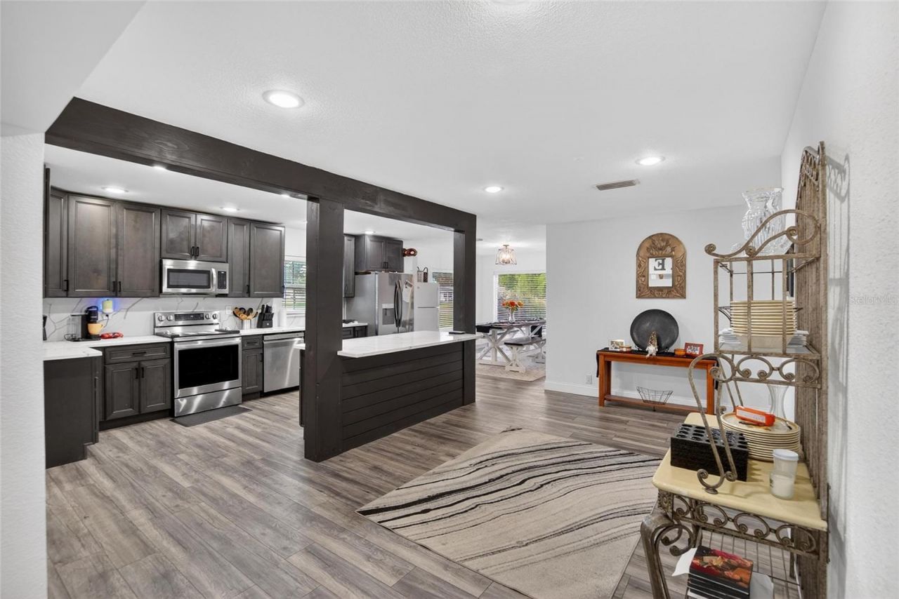 723 W Pinedale Drive , Plant City, FL 33563 Photo