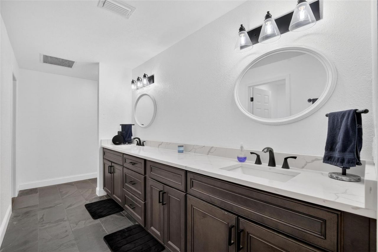 723 W Pinedale Drive , Plant City, FL 33563 Photo