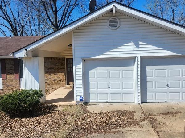 12807 Sunrise East Court, Florissant, MO 63033